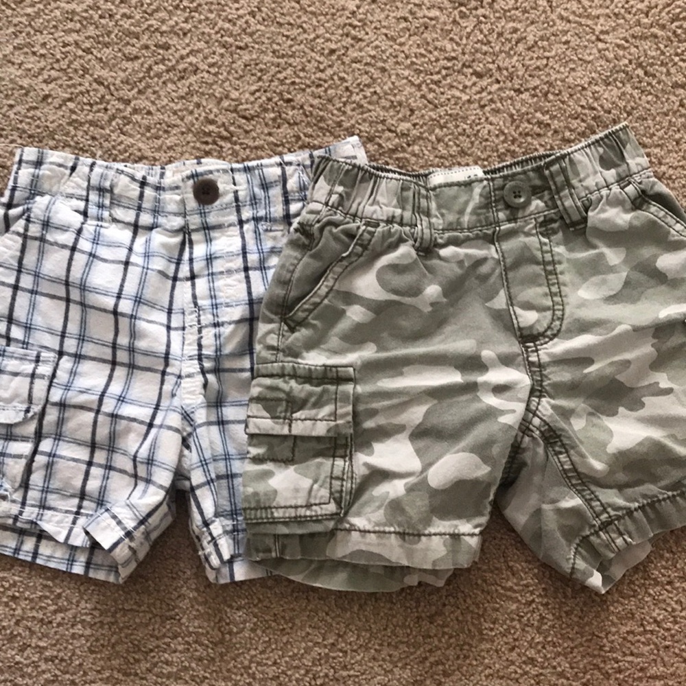 Set of 2 boys shorts - size 12 months